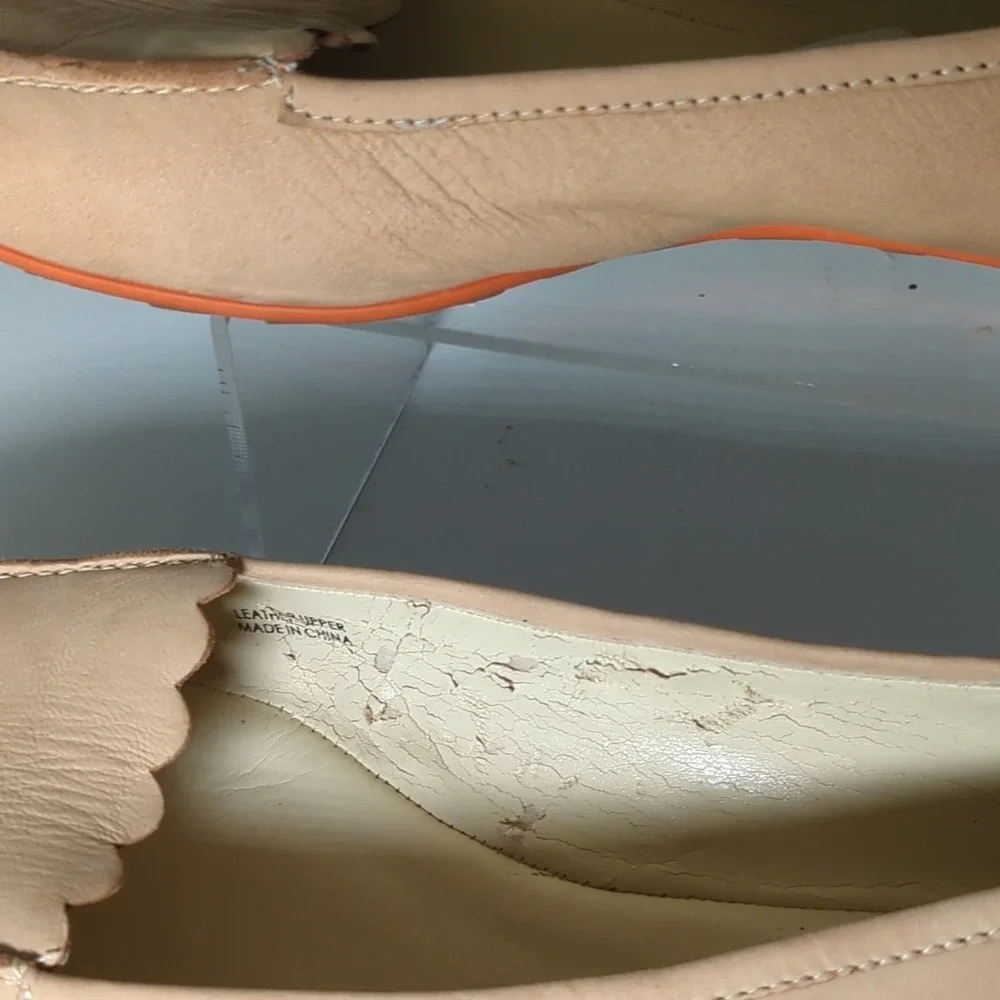 Tahari Ballet‎ Flat Shoes Doll Shoes Gwen Beige Scalloped Leather 9M